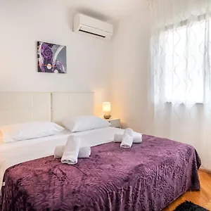 Rooms&apartments Zelux Appartement